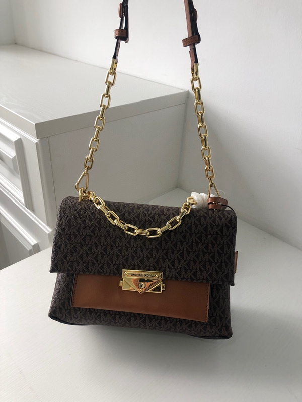 マイケルコースバッグ正面デザイン